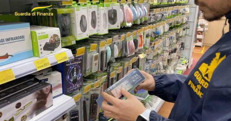 Guardia di Finanza sequestra migliaia di prodotti contraffatti: le operazioni a Milano e Pescara
